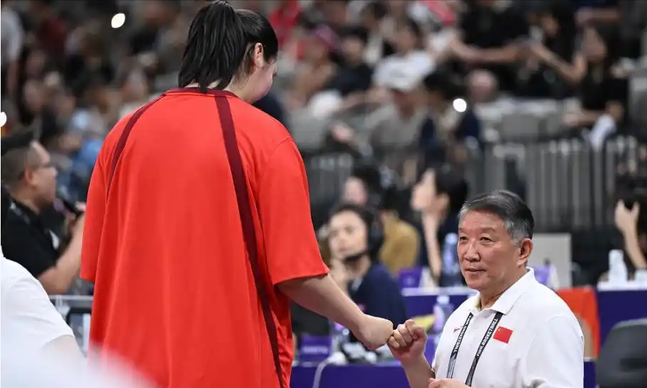 里程碑夜!费城76人伤情更新,CBA常规赛国际比赛日刷纪录,球迷炸锅,训练强度明显提升的简单介绍 里程碑夜!费城76人伤情更新,CBA常规赛国际比赛日刷纪录,球迷炸锅,训练强度明显提升的简单介绍