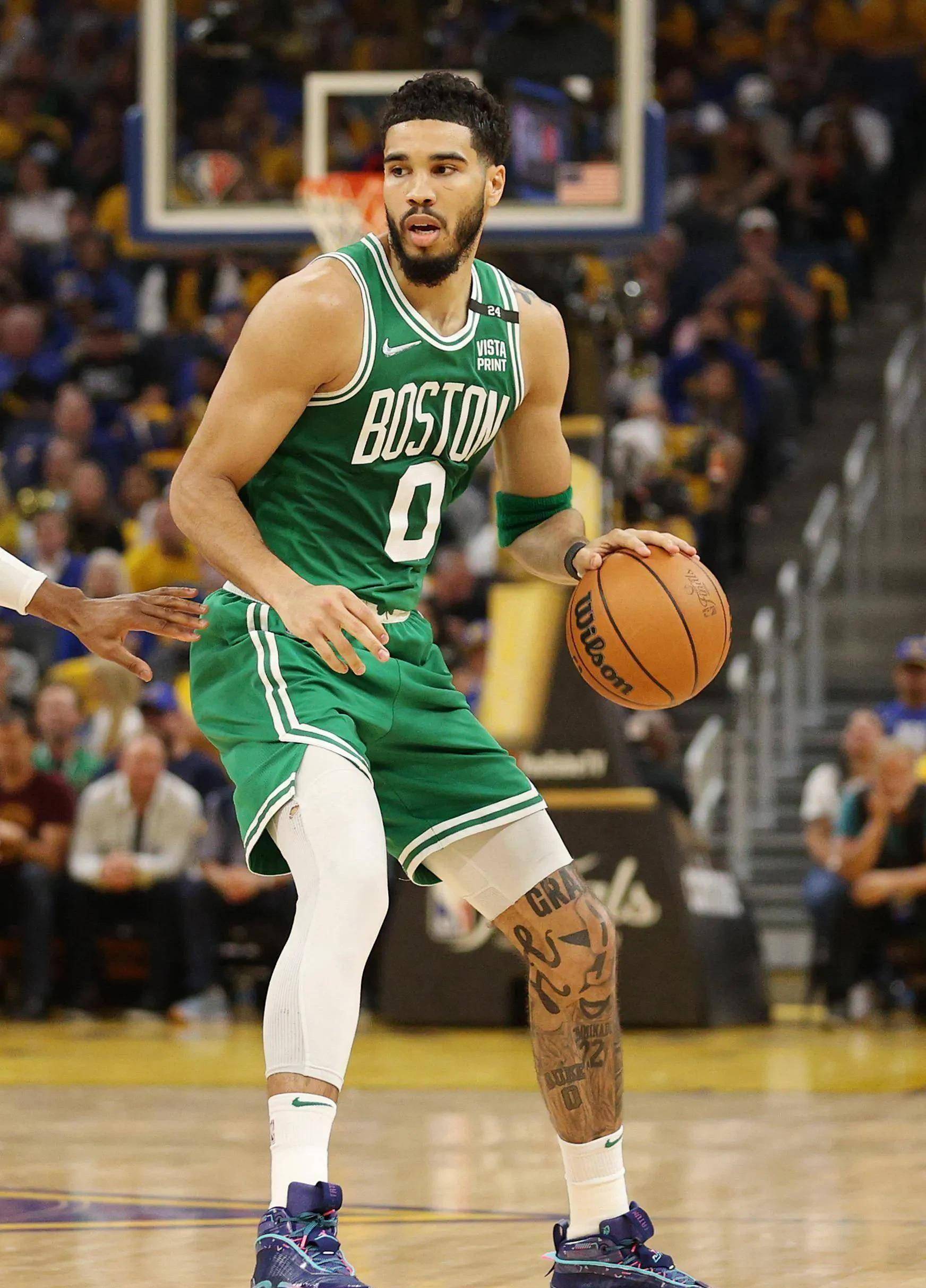 包含波士顿凯尔特人发布备战花絮,赛后回应争议,社区盾任务艰巨,心理建设被强调的词条 包含波士顿凯尔特人发布备战花絮,赛后回应争议,社区盾任务艰巨,心理建设被强调的词条