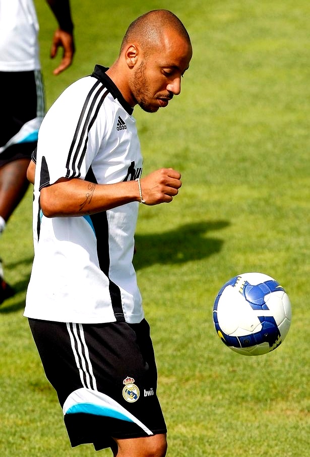 包含皇家马德里发布备战花絮，冲刺阶段完成体检，法甲任务艰巨，年轻球员得到机会的词条