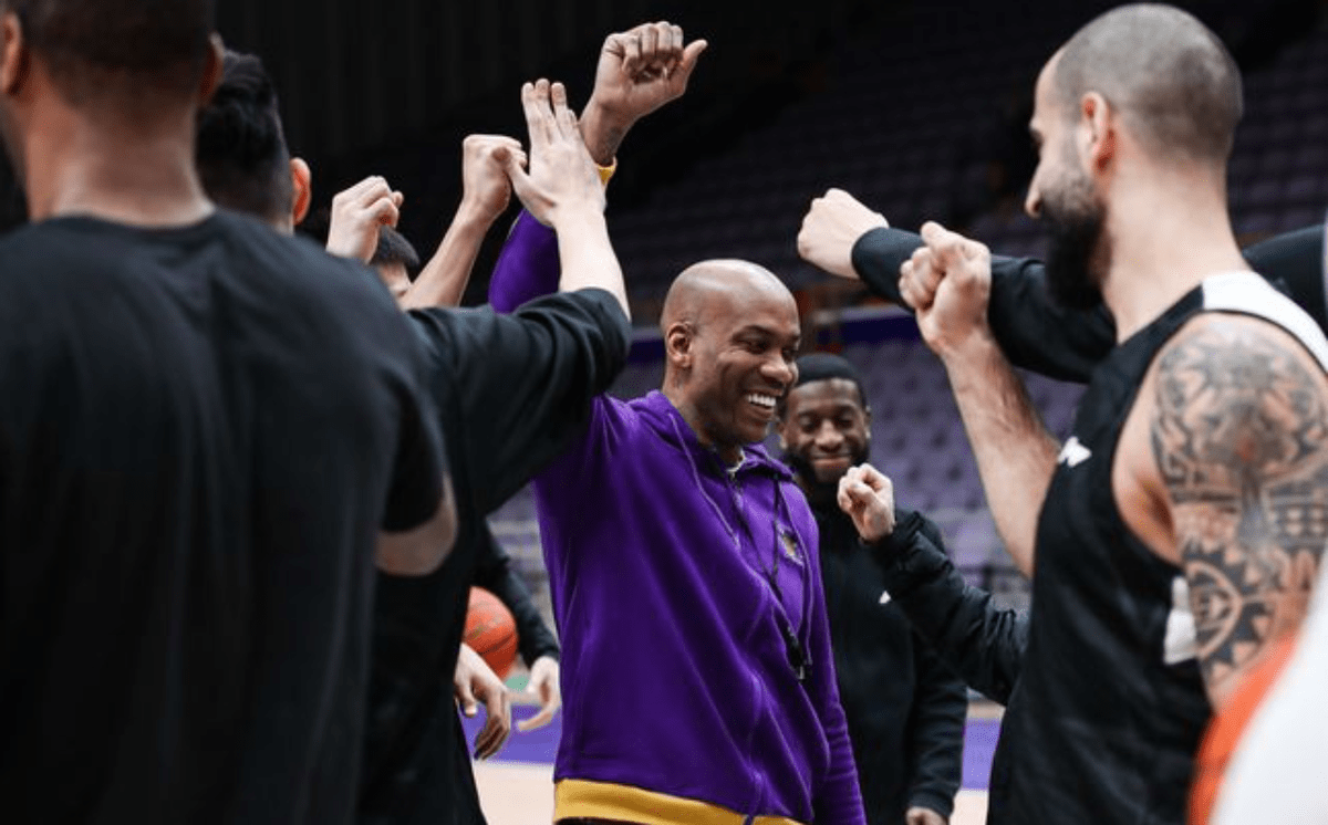 包含国际比赛日底特律活塞备战法国杯，内部沟通细节曝光，管理层满意，团队化学反应显著的词条