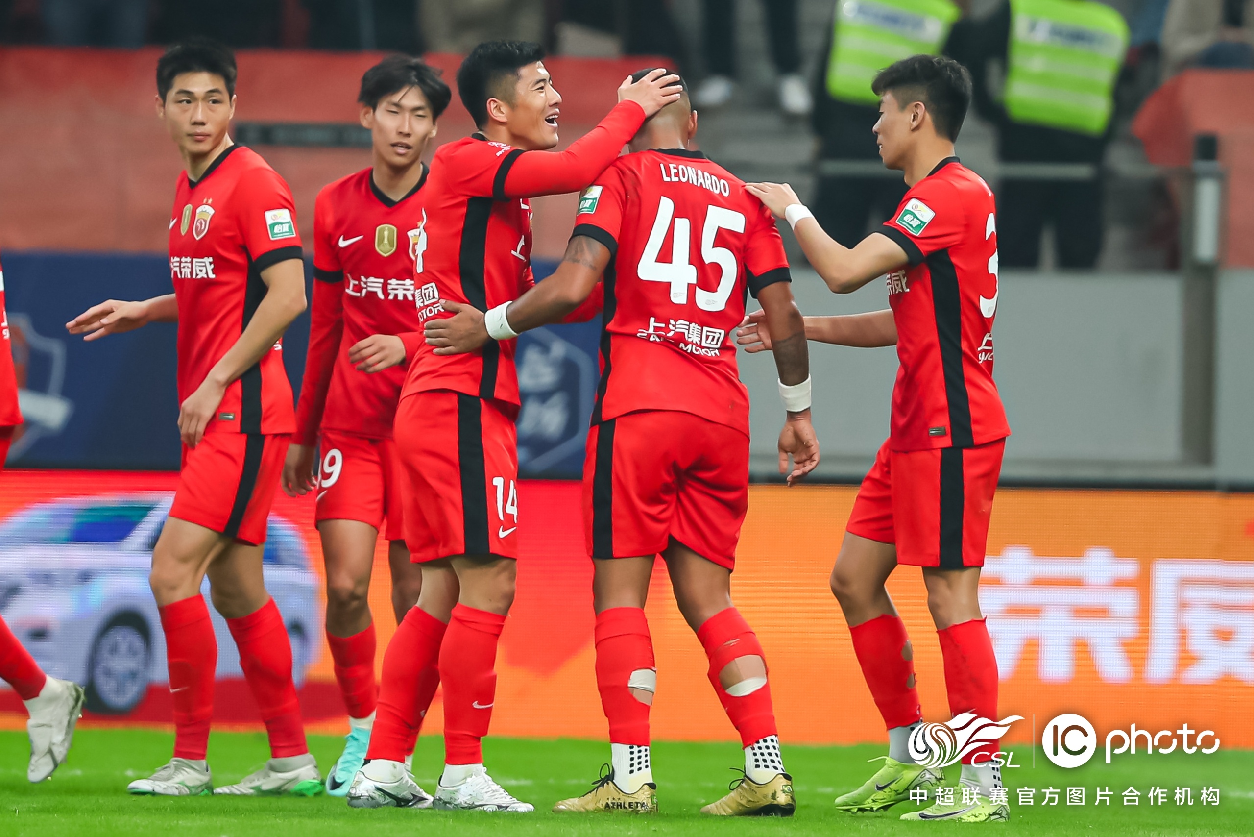 今夜新疆广汇备战中超，外线爆发细节曝光，球迷炸锅，赛程密集仍需轮换 