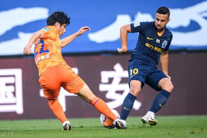 今夜新疆广汇备战中超，外线爆发细节曝光，球迷炸锅，赛程密集仍需轮换 