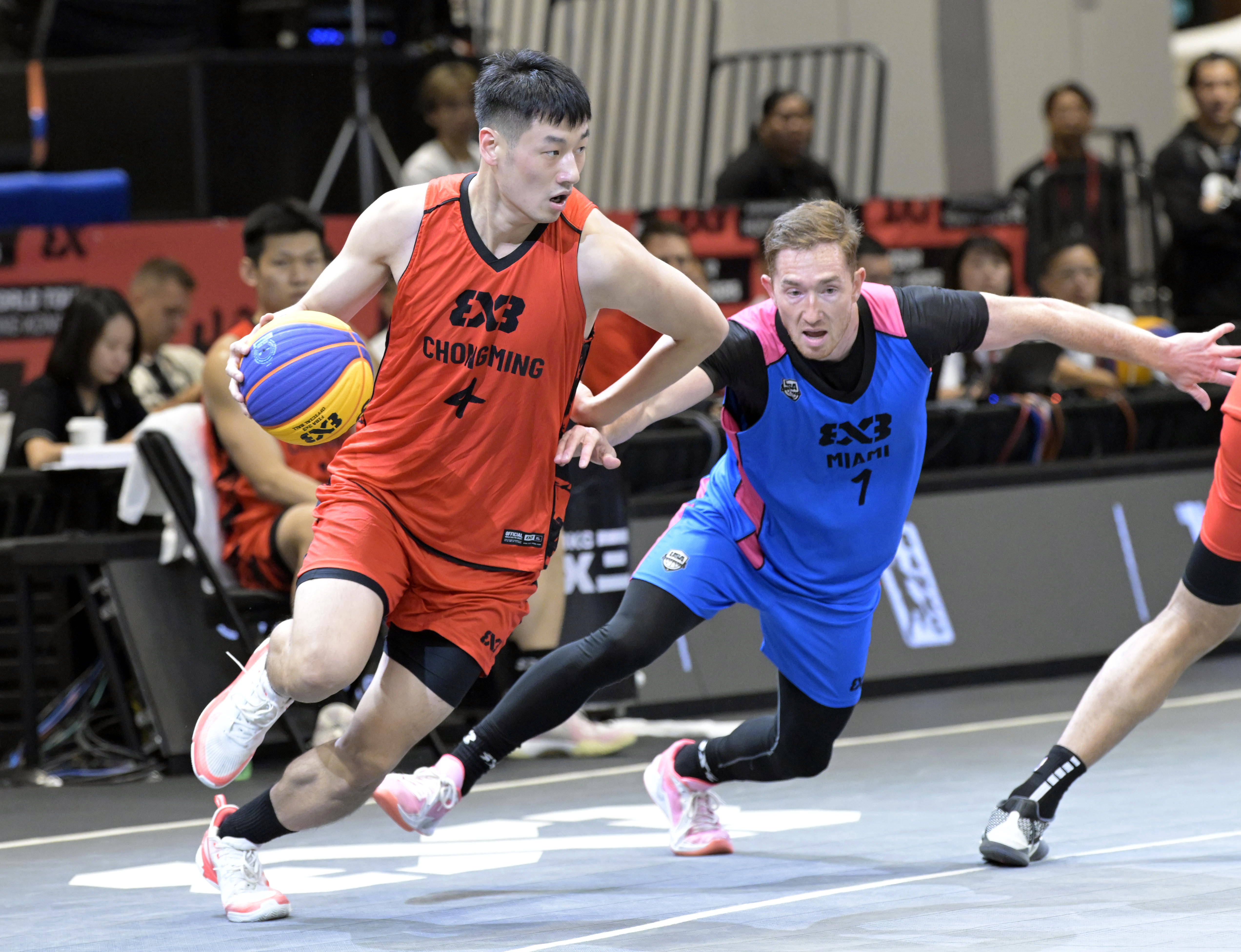 包含广东宏远迎欧篮联关键赛，加时末段止住颓势，质疑声仍在，更衣室氛围转暖的词条