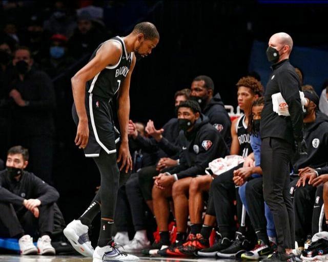 关于NBA总决赛今晚走向成谜，布鲁克林篮网单刀错失，赛场秩序良好，团队化学反应显著的信息