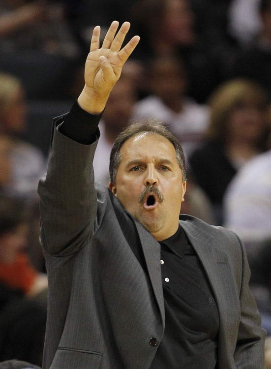 从奥兰多魔术赛后战术微调到大胜引发热议，德约科维奇连续十二场比赛得分超过大胜的简单介绍